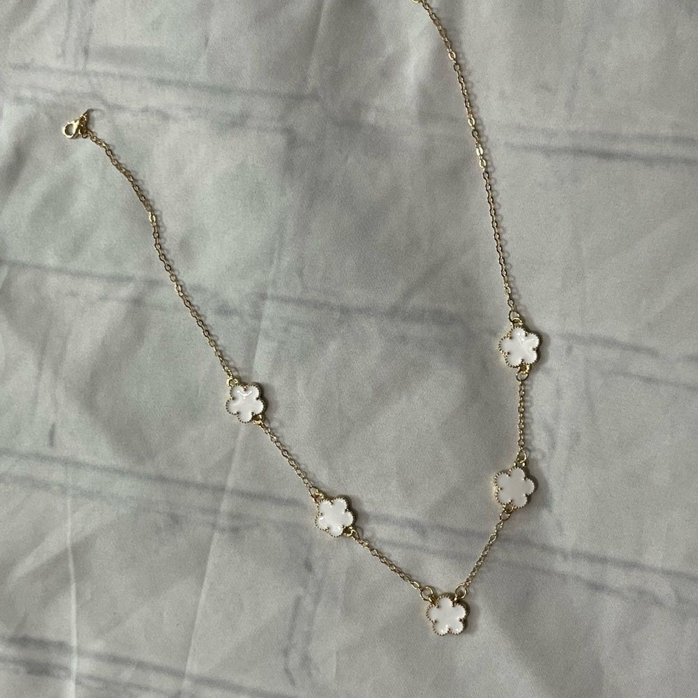 14K Gold White Clover Necklace Mother Of Pearl 5 Floral Charm 16-18” Adjustable